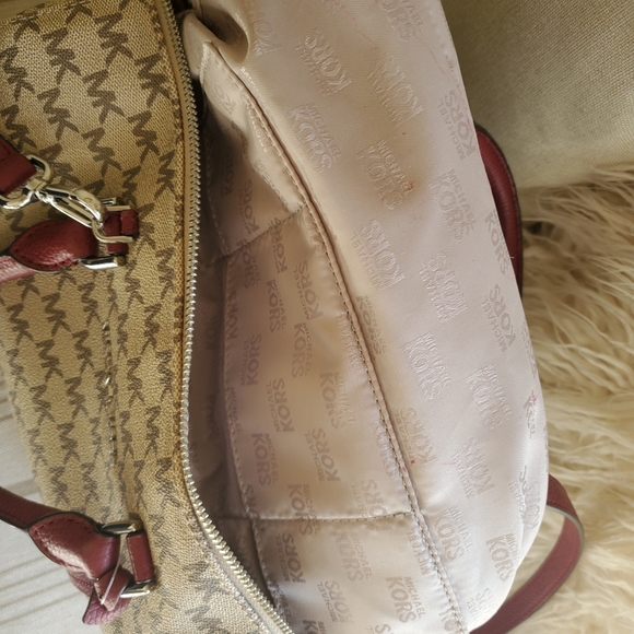 MICHAEL KORS SATCHEL AND AND WRISTLET - Picture 5 of 7